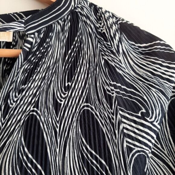 MICHAEL KORS Semi-Sheer Lightweight V-Neck Blouse Top B&W Sz XXS Flawed - Picture 7 of 16